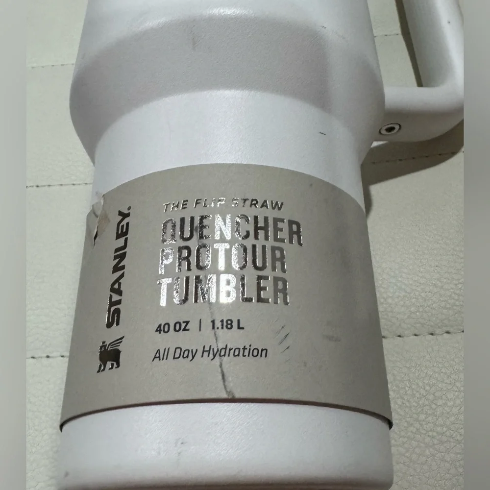 StanleyQuencher Pro Tour - White Tumbler - Picture 2 of 5